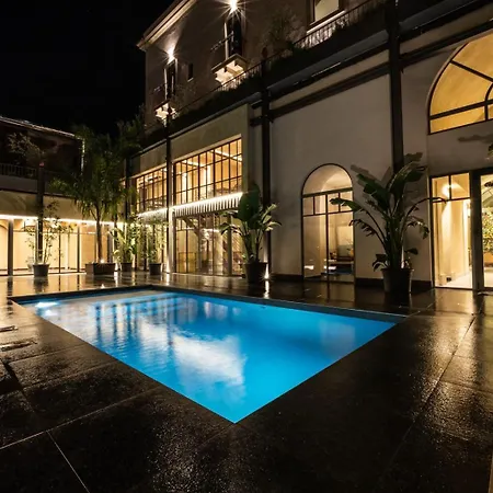 Des Bains & بيت ضيافة أتشيريالي