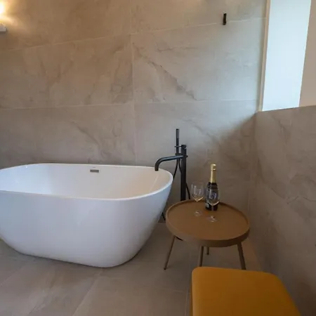 Des Bains &
