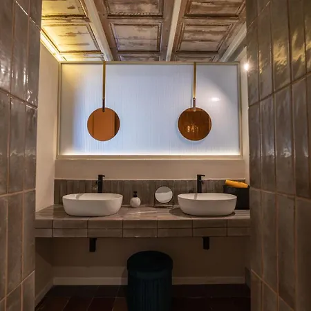 Des Bains & بيت ضيافة 4*