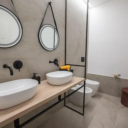 Des Bains & 4*