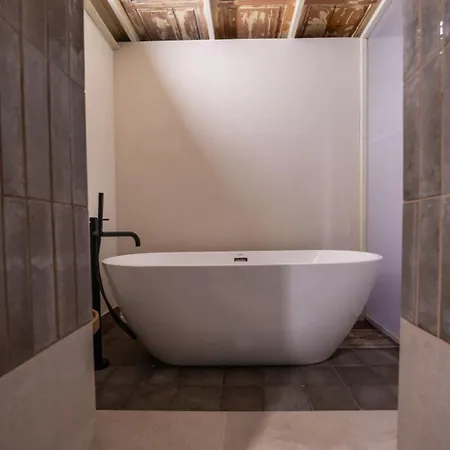 Des Bains & بيت ضيافة 4*